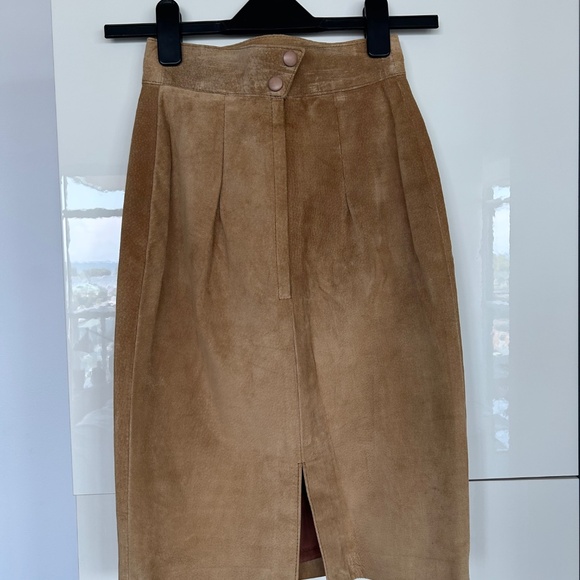 Danier Suede lined Skirt - Picture 2 of 4